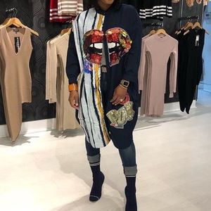 New lip/mouth long button down shirt size L/xl